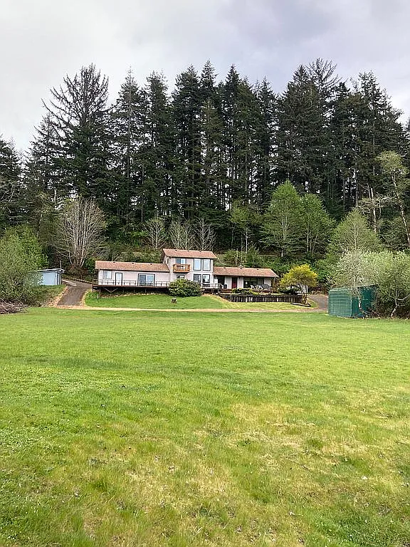 440 Hilltop Dr photo 1