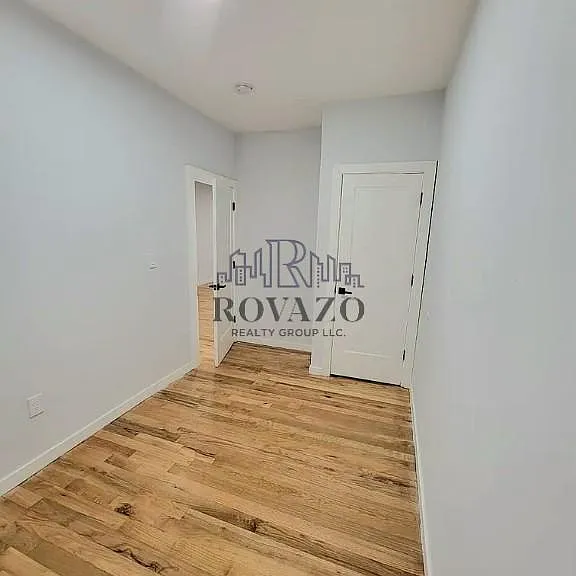 378-379 S 20th St #2R — Photo 3