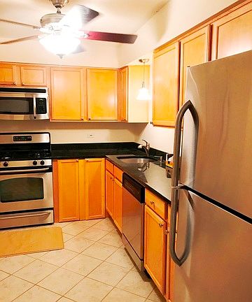 3rd image of 531 Carlysle Dr APT 14