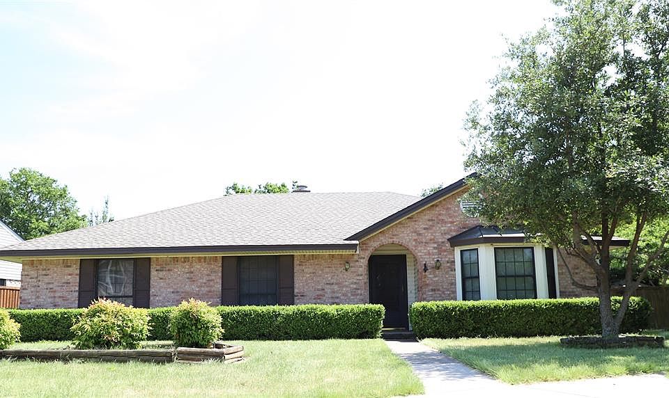 1st image of 48 Lakewood Dr