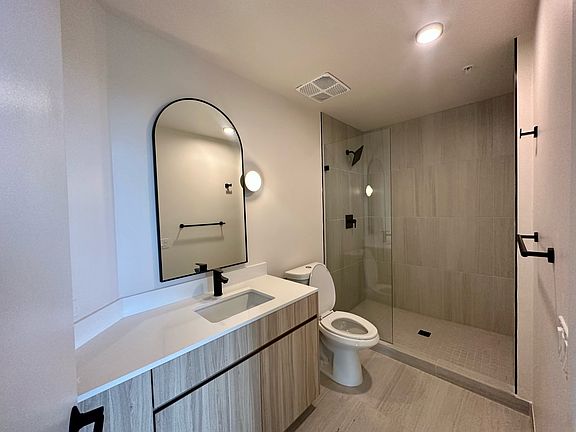 2nd image of 430 NE 29th St #1503