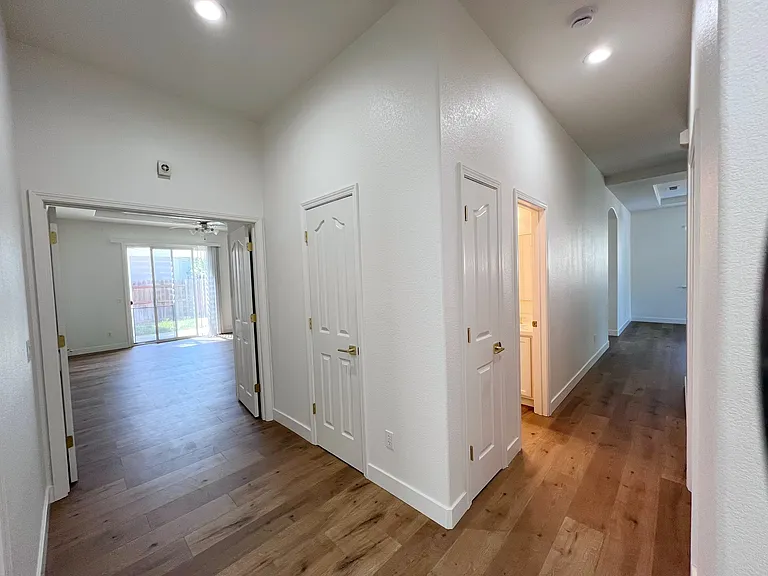 10233 Stathos Dr — Photo 11