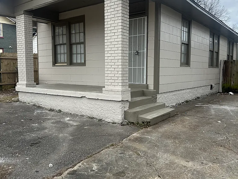 1915 E McLemore Ave — Photo 2