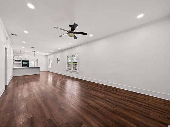 5th image of 230 NORMANDY AVE