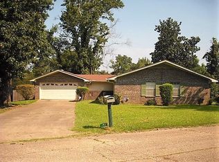 413 Forrest Ct, Columbus, MS 39702