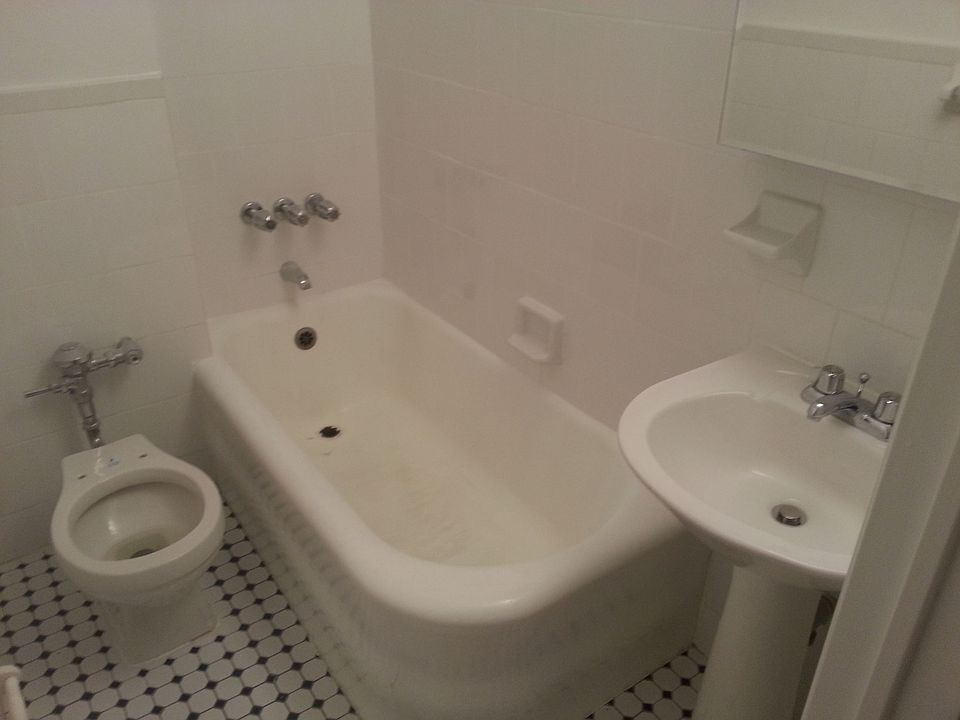 2nd image of 95 Christopher St APT 1C