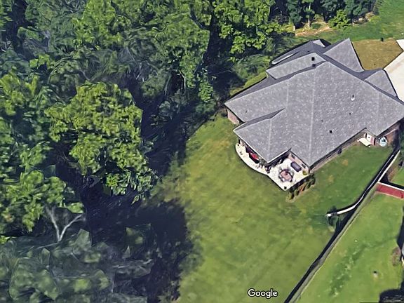 2nd image of 3302 NE Oaktrace Ave