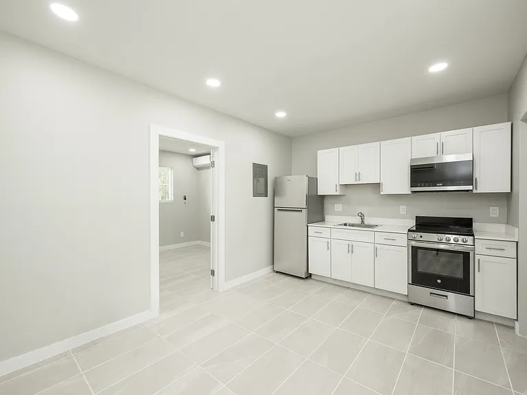 818 Elizabeth St #1 — Photo 5