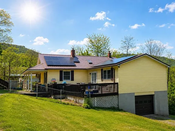 467 Earls Branch Rd, Pounding Mill, VA 24637