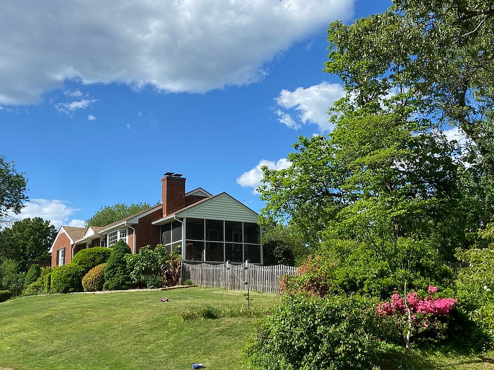 side yard street view