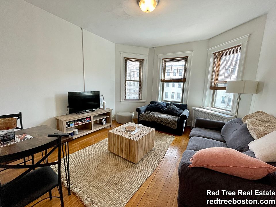 1st image of 1564 Commonwealth Ave