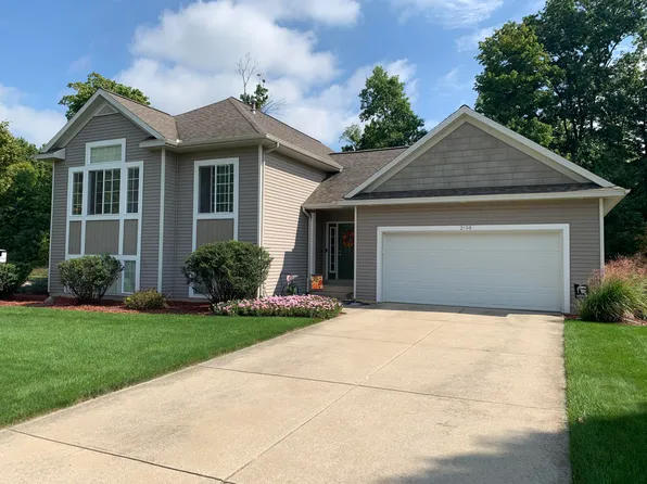 2198 Applegate Dr NW, Grand Rapids, MI 49534