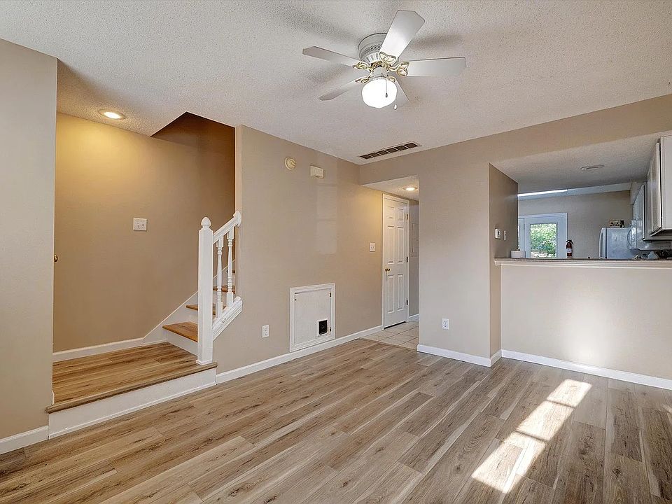 1st image of 3425 S Oaklawn Cir