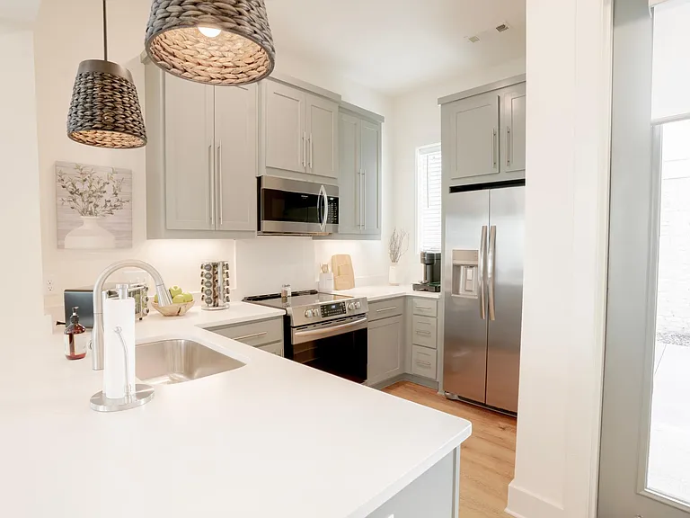 396 S Hill Ave — Photo 8