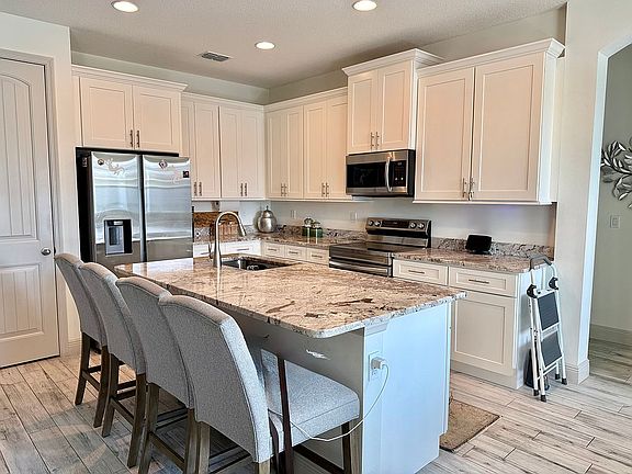 4th image of 424 SW Ridgecrest Dr