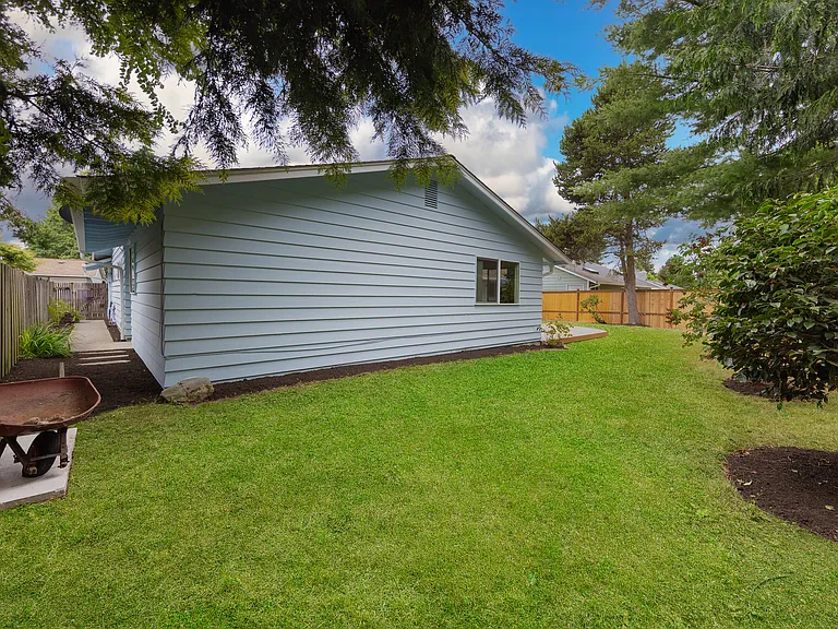 8808 NE 139th St — Photo 26