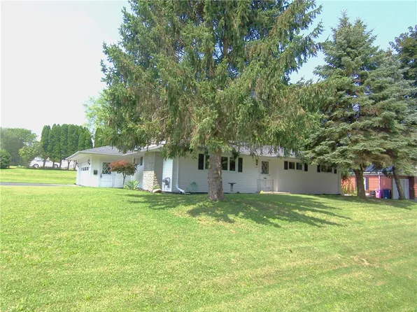 229 Charlotte St, Newark, NY 14513