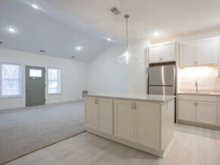 Zephyr Place — Photo 4