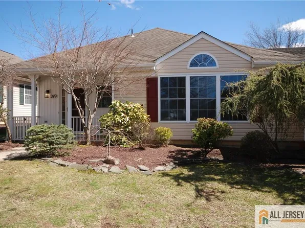 249 Nighthawk Dr, Monroe Township, NJ 08831