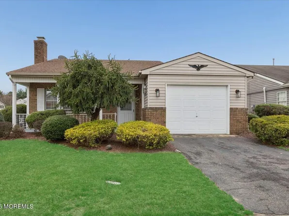 15 Buckingham Drive N, Manchester, NJ 08759