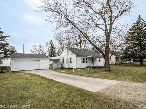 1142 Haven St, Mount Morris, MI 48458