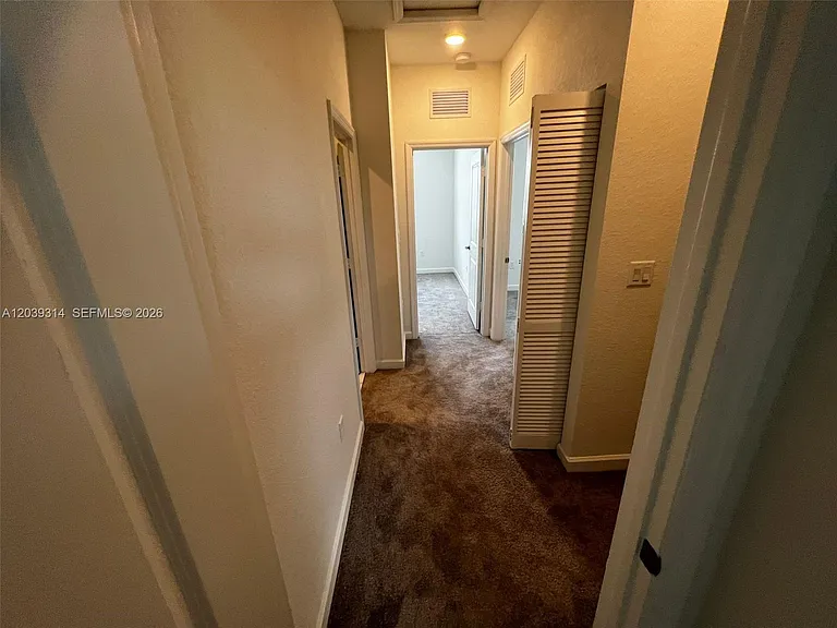 1810 SE 26th Ter #1810 — Photo 16
