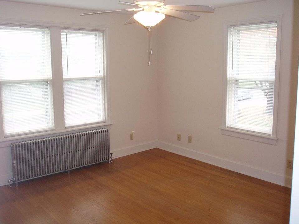 Living room. Hardwood floors, ceiling fan, mini-blinds.