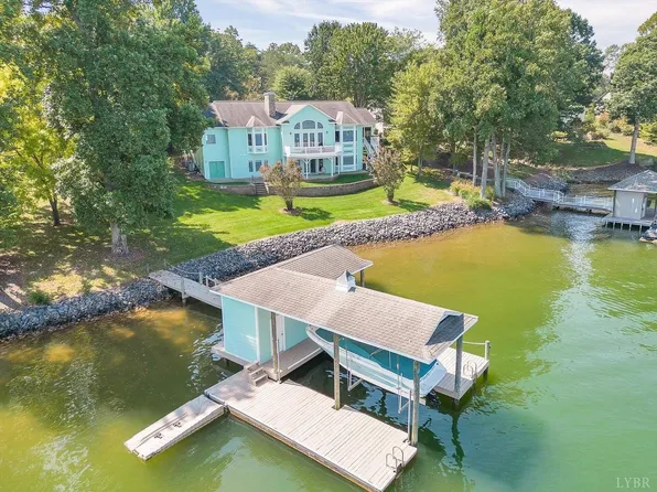 51 Spinnaker Dr, Union Hall, VA 24176