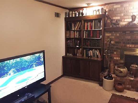 Family room/roomy den