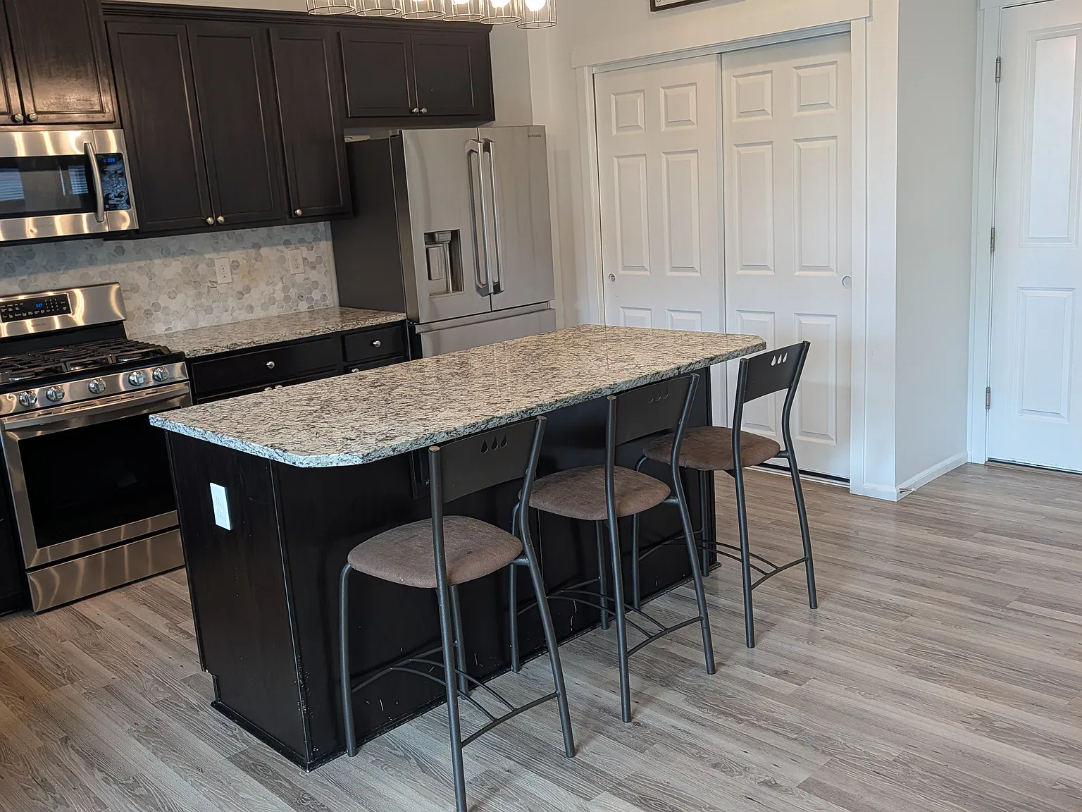 4 bed, 2741 sqft, $3,300 — Photo 3