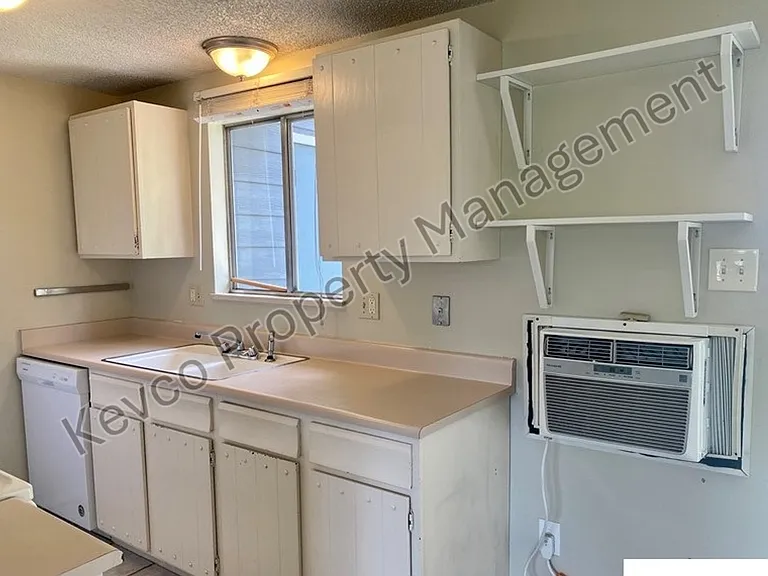 2717 Harvard St #A4 — Photo 6