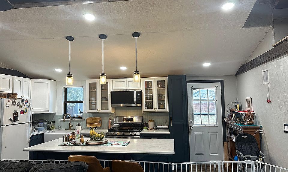 2nd image of 106 E Main St