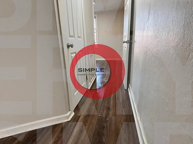 1146 Locust St — Photo 8
