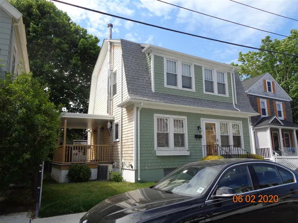 4 Curry Ave, Newport, RI 02840