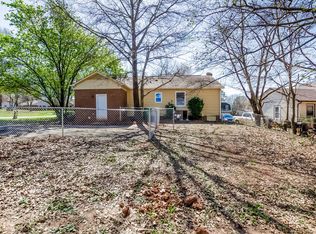 400 Huntsmoor Dr, Charlotte, NC 28217