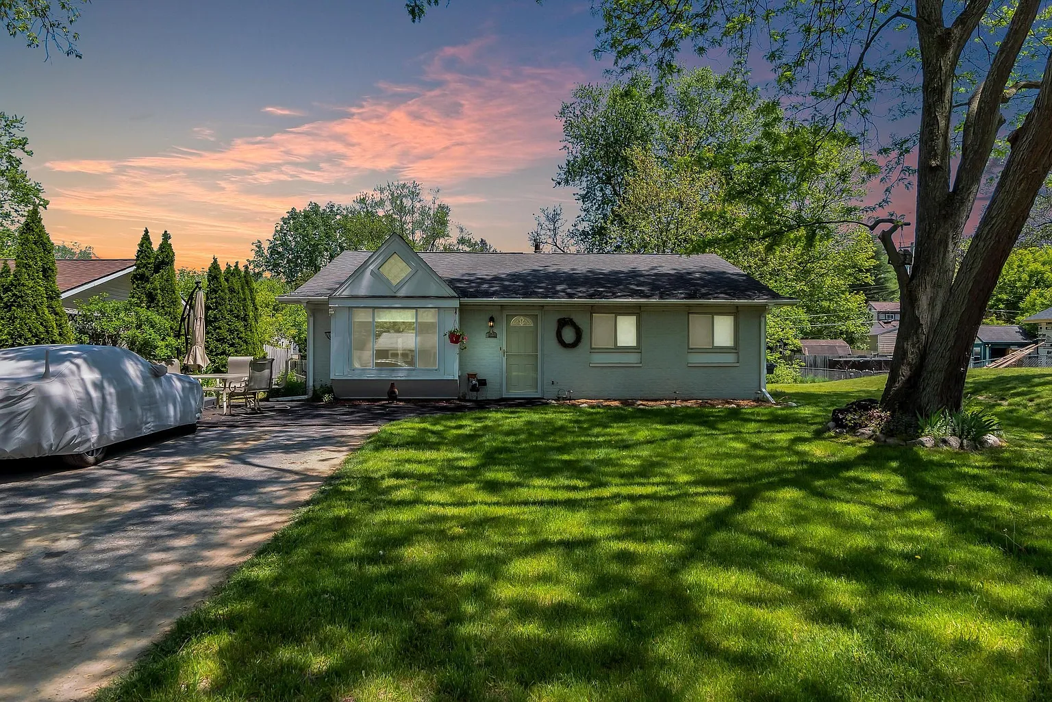 1815 Oakfield St photo 1