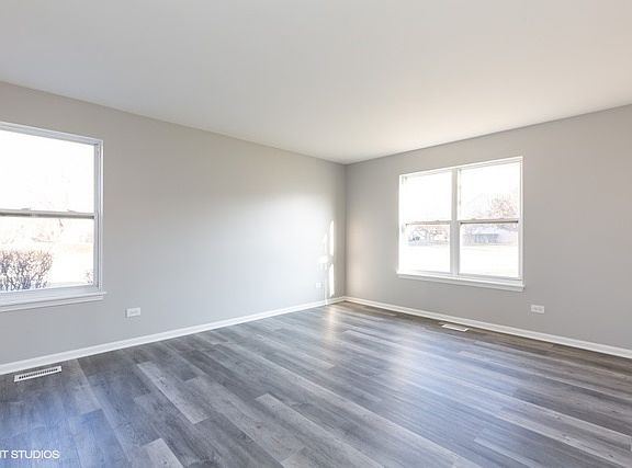 2nd image of 1005 Lincolnshire Ct APT A
