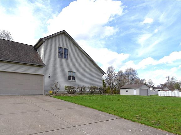 2nd image of 585 Creekside Dr