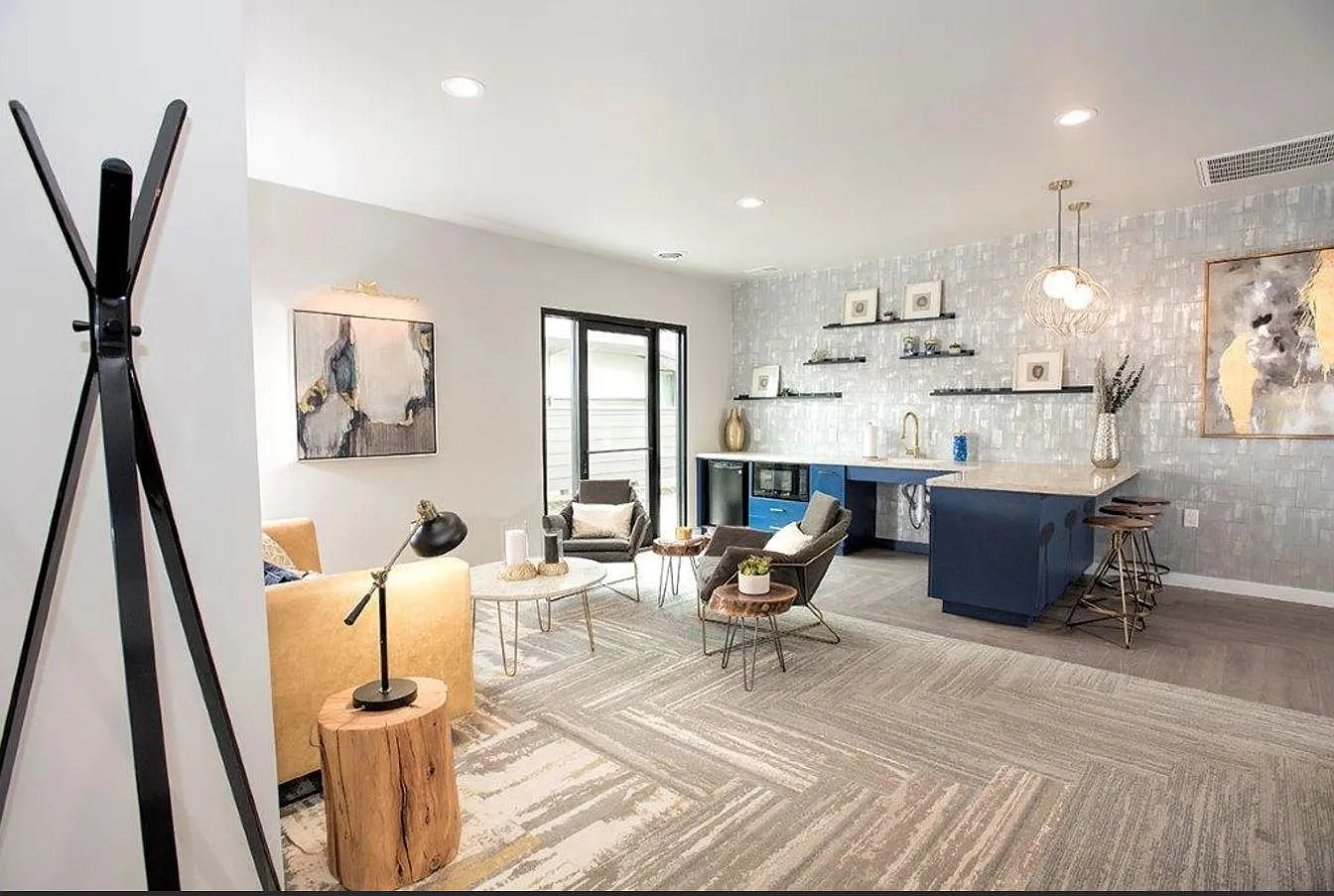 Woodcrest Apartments — Photo 1