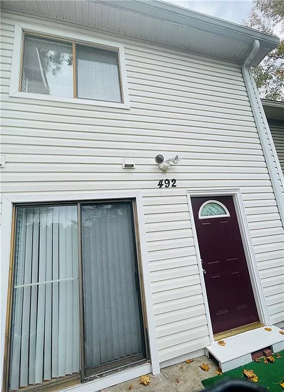 2 bed, 3.0 bath, 1252 sqft, $1,800 — Photo 2