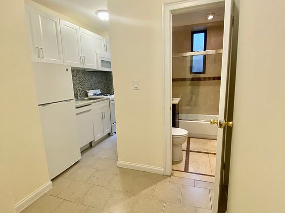 3rd image of 56 W 65th St APT 3G