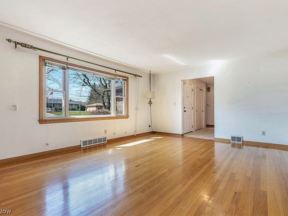 3rd image of 155 Moore Rd