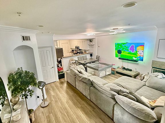 4th image of 255 N Michigan Ave APT 3