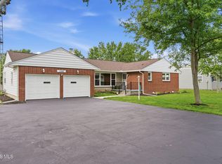1385 Flechtner Dr, Fostoria, OH 44830