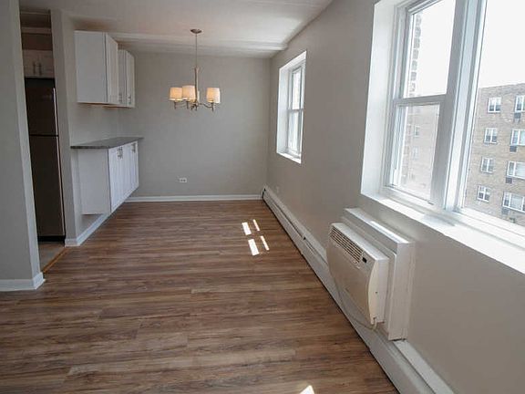 4th image of 2035 W Granville Ave APT 409
