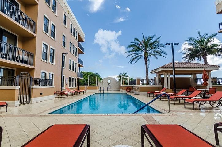 2nd image of 511 Lucerne Ave APT 319