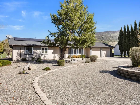 23831 Pebble Beach Ln, Tehachapi, CA 93561