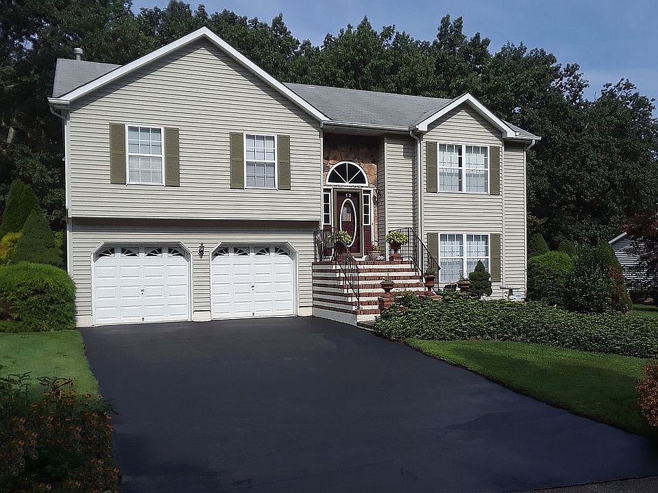 1st image of 12 Hanna Dr