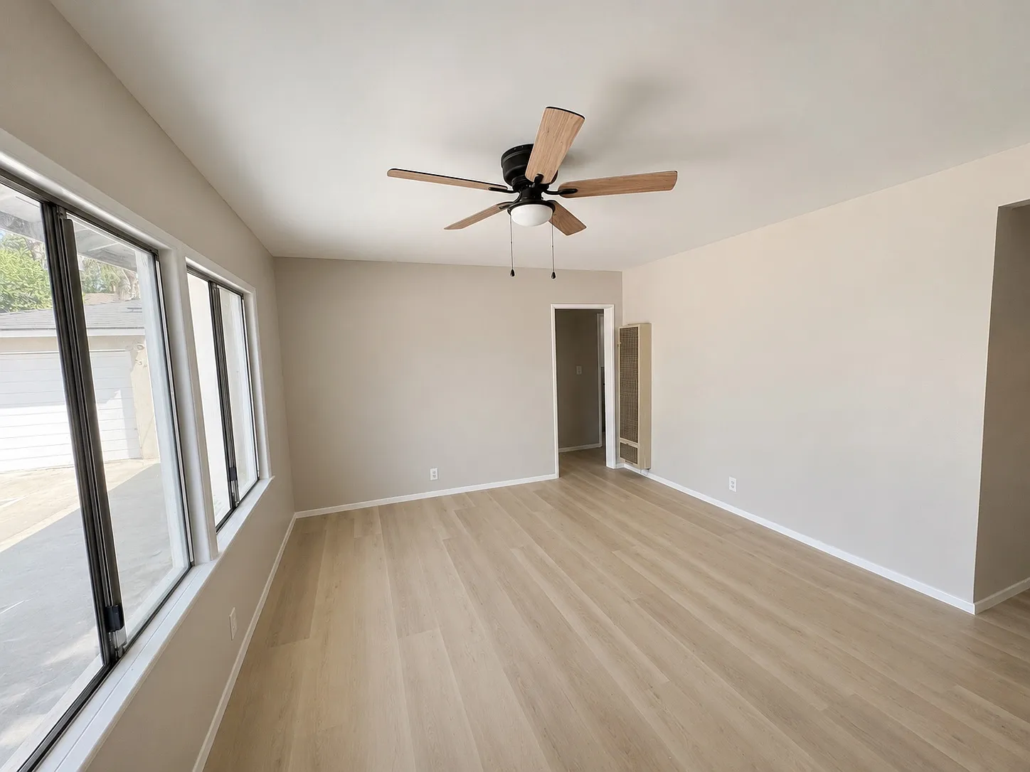 3 bed, 1000 sqft, $2,895 — Photo 2