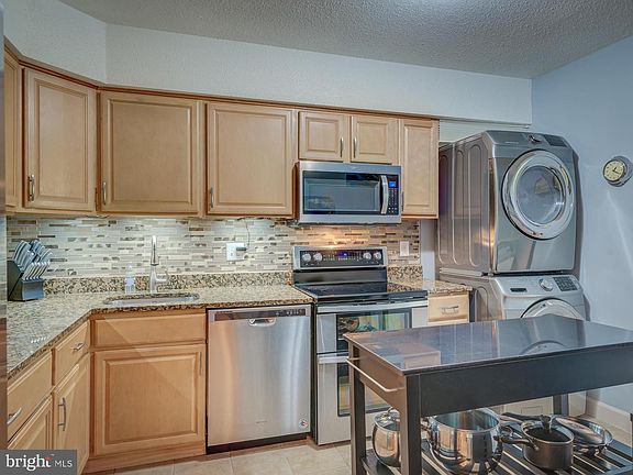 4th image of 3713 S George Mason Dr APT 212W